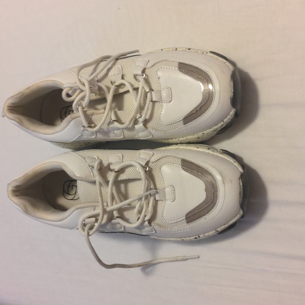 Giovanni white sneakers